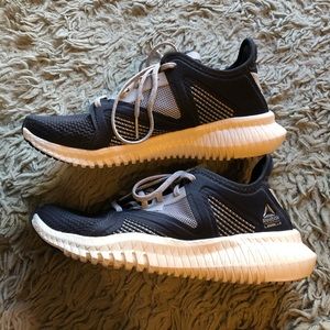 Reebok Les Mills Flexagons Size 9.5 Navy White